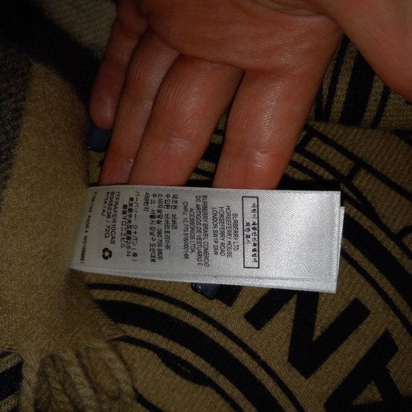 Burberry Reversible Nova Check Scarf - Picture 7 of 10